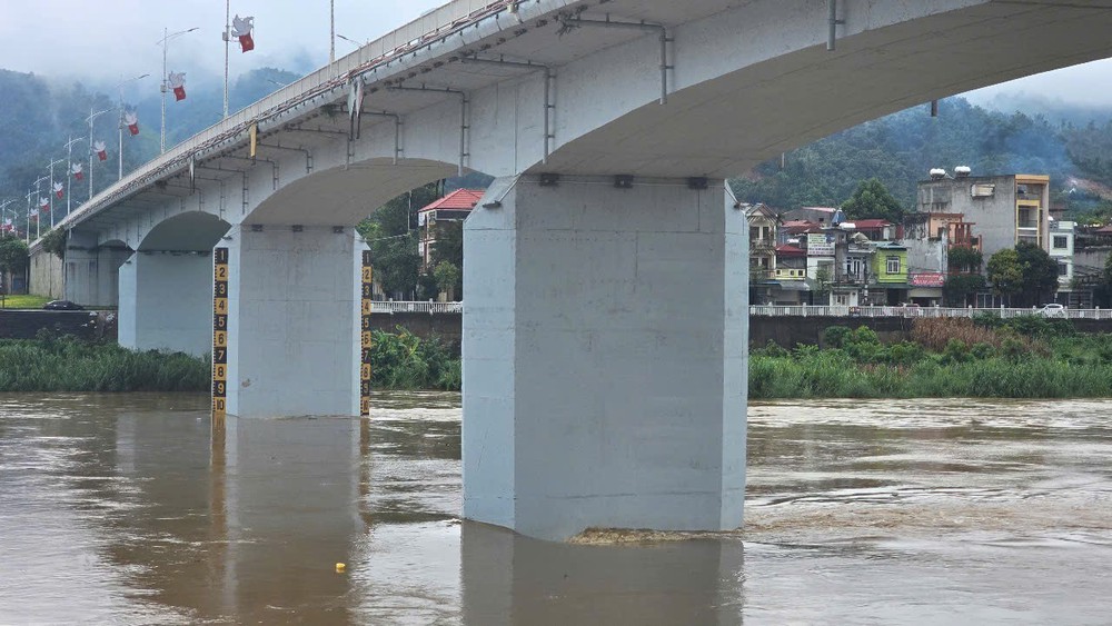  Mưa lớn gây lũ trên sông Hồng tại Lào Cai - Ảnh 6.