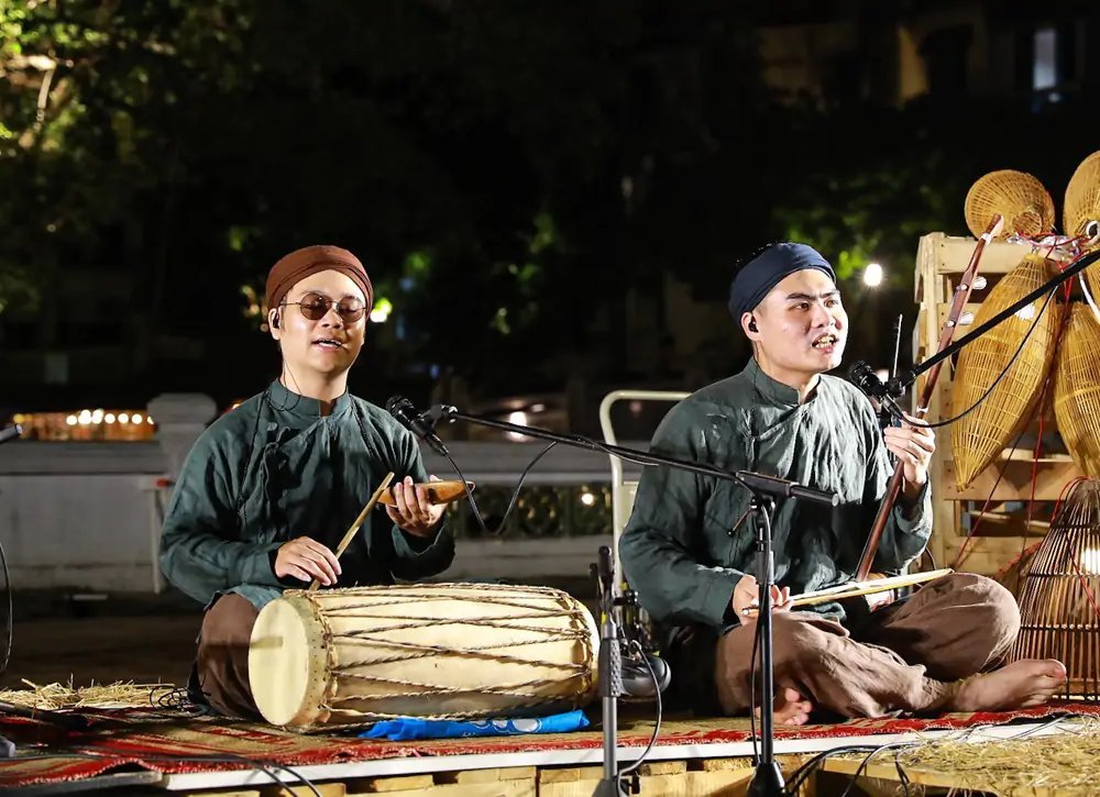 "Vọng phách kinh kỳ" đưa nghệ thuật hát Xẩm đến gần hơn với giới trẻ - Ảnh 5. "Vọng phách kinh kỳ" đưa nghệ thuật hát Xẩm đến gần hơn với giới trẻ - Ảnh 5.