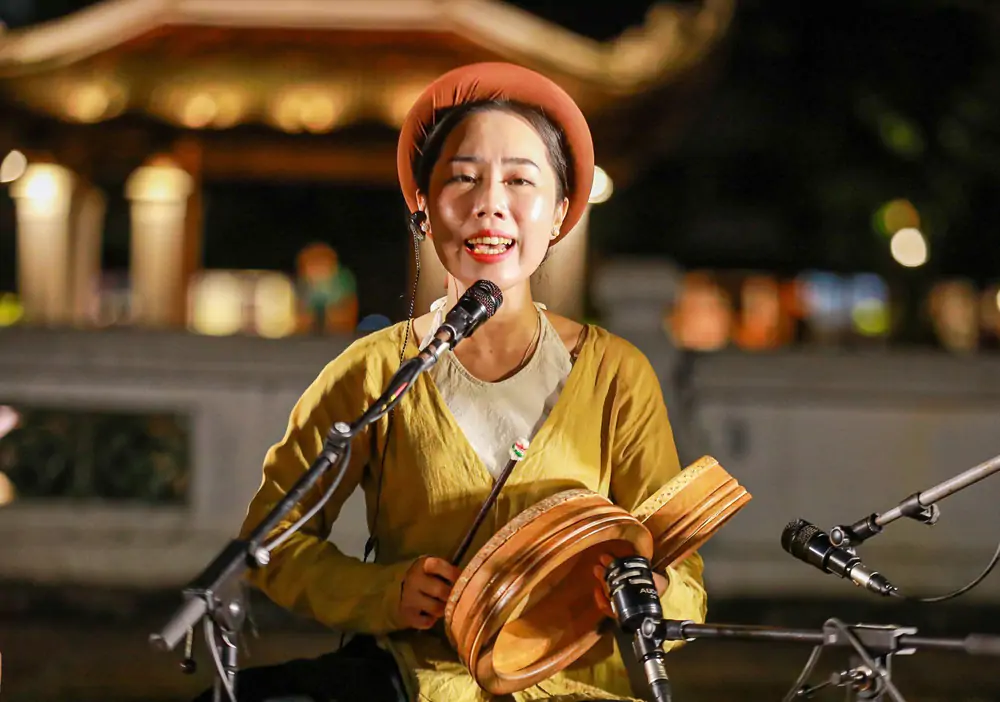 "Vọng phách kinh kỳ" đưa nghệ thuật hát Xẩm đến gần hơn với giới trẻ - Ảnh 6. "Vọng phách kinh kỳ" đưa nghệ thuật hát Xẩm đến gần hơn với giới trẻ - Ảnh 6.