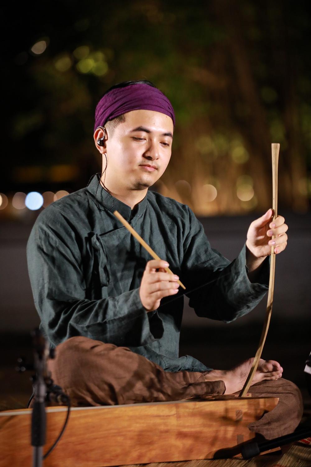 "Vọng phách kinh kỳ" đưa nghệ thuật hát Xẩm đến gần hơn với giới trẻ - Ảnh 7. "Vọng phách kinh kỳ" đưa nghệ thuật hát Xẩm đến gần hơn với giới trẻ - Ảnh 7.