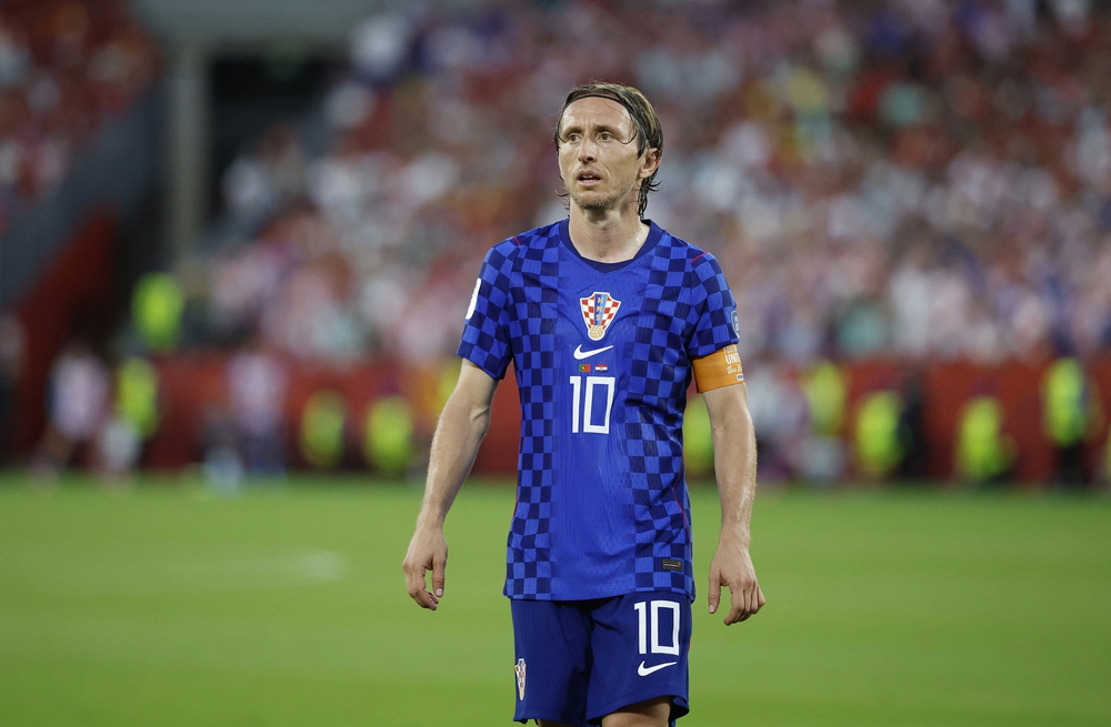 Modric: 'VAR lúc nào cũng chống lại chúng tôi. Quả 11m và tình huống việt vị không đúng' - Ảnh 1. Modric: 'VAR lúc nào cũng chống lại chúng tôi. Quả 11m và tình huống việt vị không đúng' - Ảnh 1.