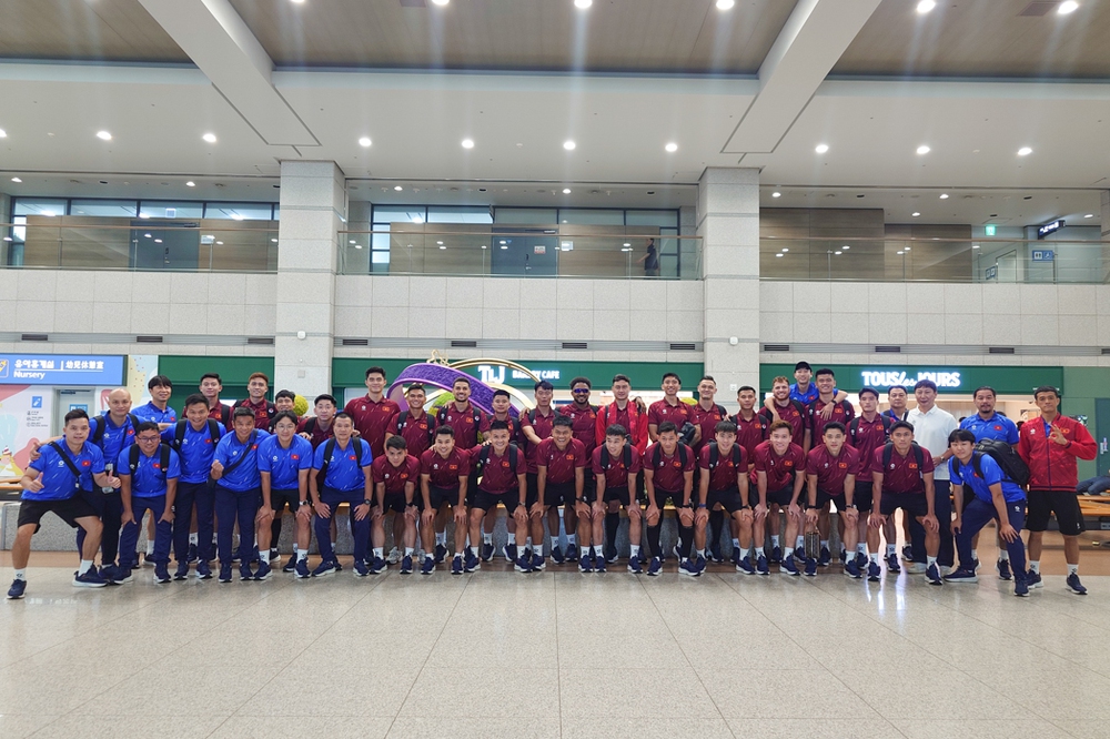 Báo Hàn Quốc: 'HLV Kim Sang Sik chốt lực lượng tuyển Việt Nam qua đợt tập huấn tại Hàn Quốc' - Ảnh 1. Báo Hàn Quốc: 'HLV Kim Sang Sik chốt lực lượng tuyển Việt Nam qua đợt tập huấn tại Hàn Quốc' - Ảnh 1.