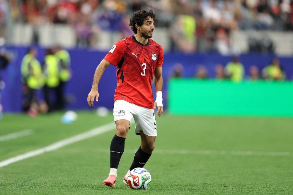 Kỷ lục buồn của hậu vệ Ai Cập trong chiến thắng lịch sử ở World Cup 2026 - Ảnh 1. Kỷ lục buồn của hậu vệ Ai Cập trong chiến thắng lịch sử ở World Cup 2026 - Ảnh 1.