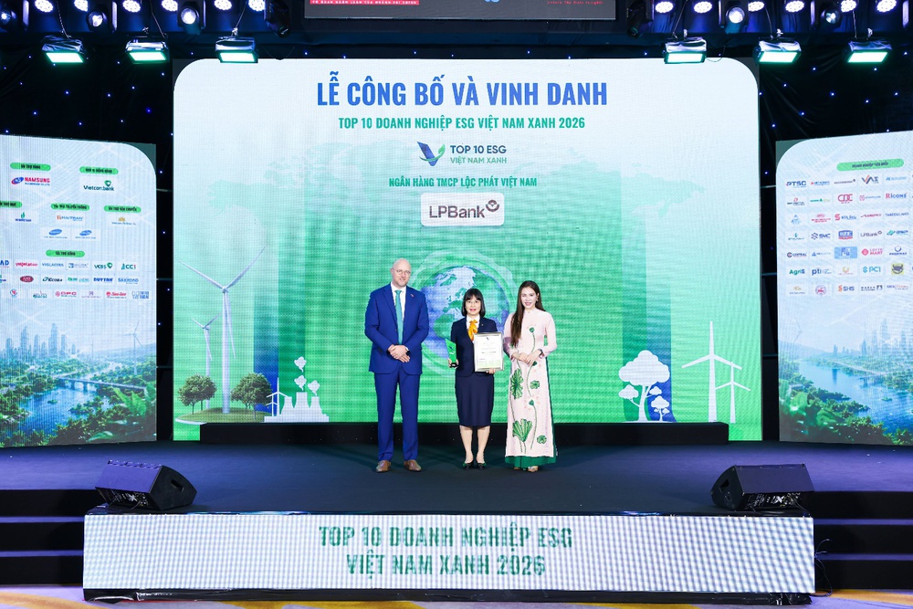 LPBank hai năm liên tiếp được vinh danh Green Leadership và Top 10 Ngân hàng ESG Việt Nam Xanh - Ảnh 2. LPBank hai năm liên tiếp được vinh danh Green Leadership và Top 10 Ngân hàng ESG Việt Nam Xanh - Ảnh 2.