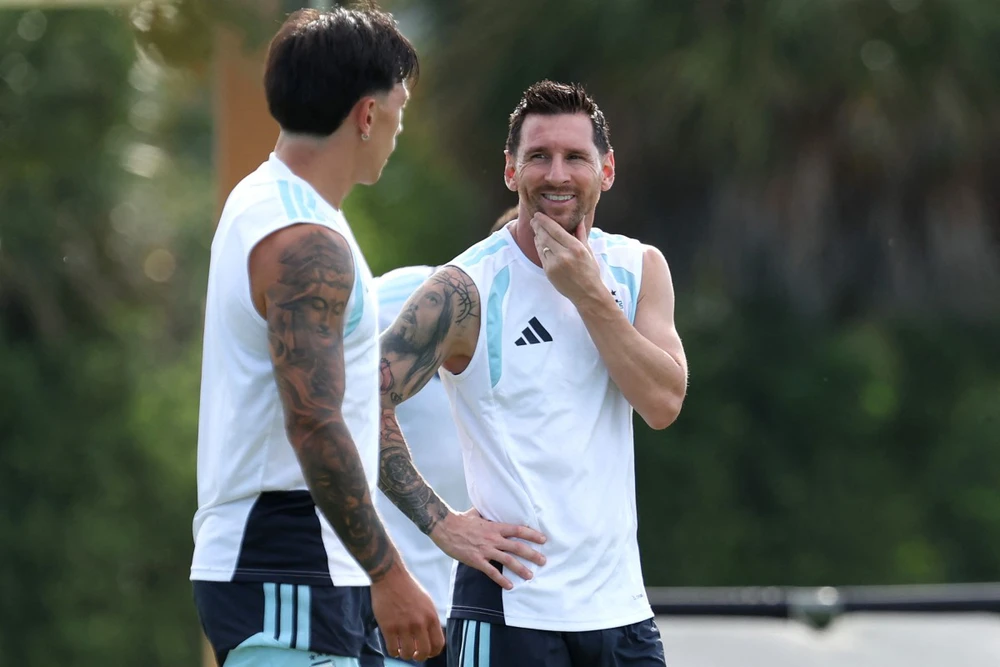 Tin nóng thể thao tối 3/7: Enzo Fernandez xác nhận muốn rời Chelsea, Ronaldo cân bằng kỷ lục phạt đền World Cup của Messi  - Ảnh 1.