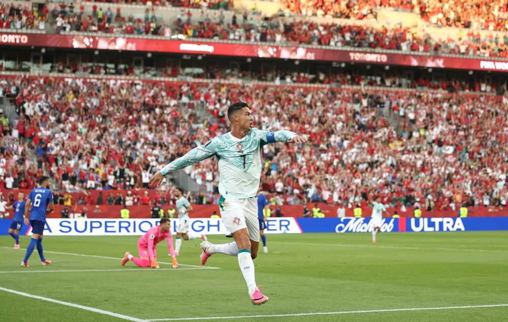 Ronaldo phá dớp, lần đầu ghi bàn ở vòng knock-out World Cup sau 20 năm chờ đợi - Ảnh 1. Ronaldo phá dớp, lần đầu ghi bàn ở vòng knock-out World Cup sau 20 năm chờ đợi - Ảnh 1.