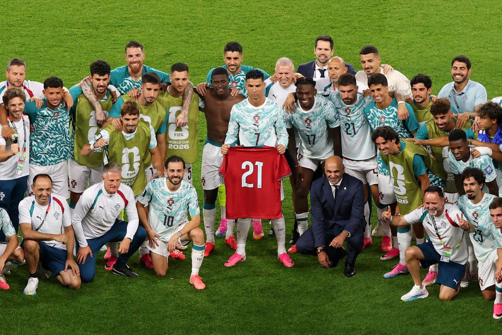 Bồ Đào Nha thắng đúng 1 năm ngày mất của Diogo Jota, Ronaldo bật khóc khi khoác lên mình áo số 21 tưởng nhớ đồng đội - Ảnh 4. Bồ Đào Nha thắng đúng 1 năm ngày mất của Diogo Jota, Ronaldo bật khóc khi khoác lên mình áo số 21 tưởng nhớ đồng đội - Ảnh 4.