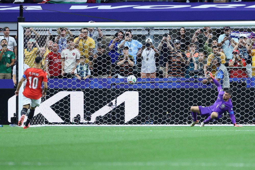 Salah nói về cú sút Panenka đưa Ai Cập vào vòng 16 đội World Cup 2026: "Tôi quyết định vào phút chót, tôi muốn mang lại tự tin cho đồng đội" - Ảnh 2. Salah nói về cú sút Panenka đưa Ai Cập vào vòng 16 đội World Cup 2026: "Tôi quyết định vào phút chót, tôi muốn mang lại tự tin cho đồng đội" - Ảnh 2.