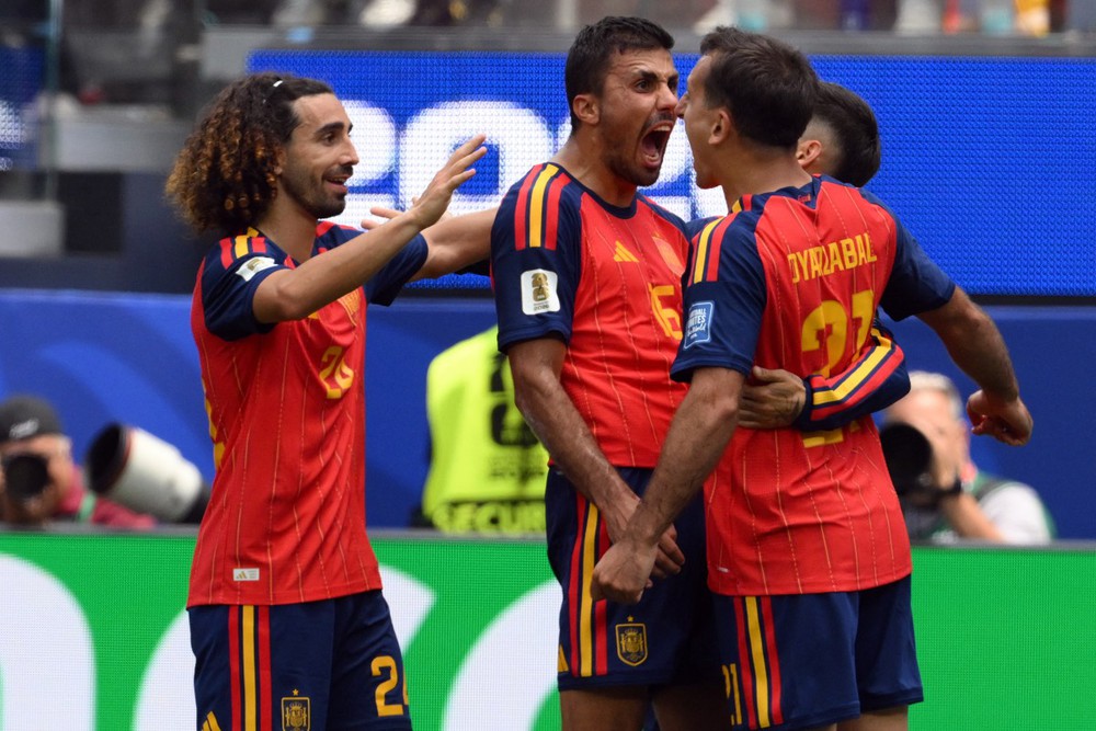 Tây Ban Nha đã tạo ra một trong những màn trình diễn thuyết phục nhất từ đầu World Cup 2026, đồng thời khẳng định họ là ứng viên nặng ký cho chức vô địch. Ảnh: AFP/TTXVN Tây Ban Nha đã tạo ra một trong những màn trình diễn thuyết phục nhất từ đầu World Cup 2026, đồng thời khẳng định họ là ứng viên nặng ký cho chức vô địch. Ảnh: AFP/TTXVN