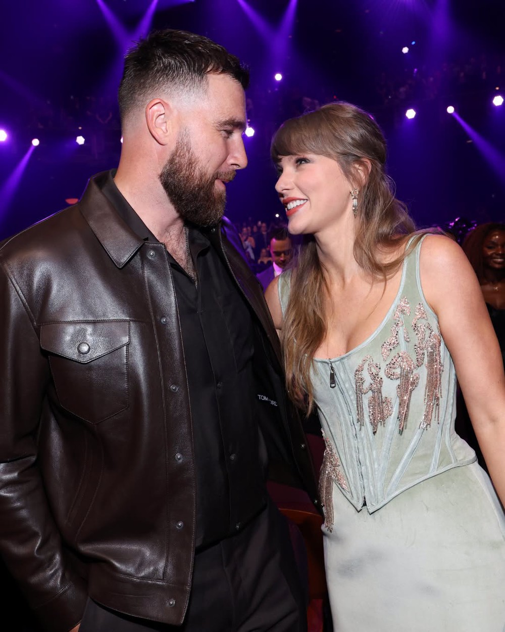 Đám cưới thế kỷ của Taylor Swift và Travis Kelce: Điều gì đang chờ đợi cặp đôi quyền lực? - Ảnh 2. Đám cưới thế kỷ của Taylor Swift và Travis Kelce: Điều gì đang chờ đợi cặp đôi quyền lực? - Ảnh 2.