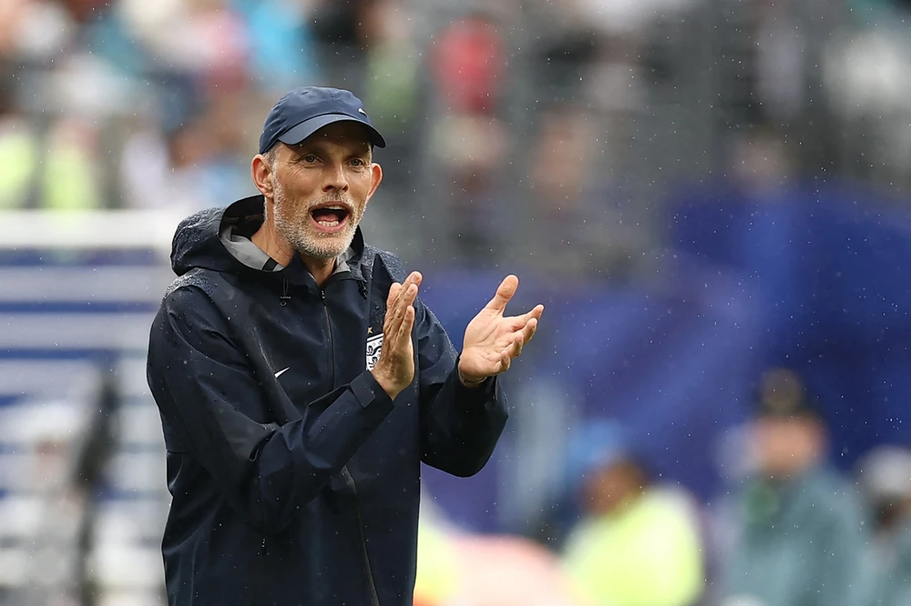 FA dự kiến sẽ tiếp tục dặt niềm tin vào HLV Thomas Tuchel dù tuyển Anh có thất bại trước Mexico ở vòng 1/8 World Cup 2026. Ảnh: AFP/TTXVN FA dự kiến sẽ tiếp tục dặt niềm tin vào HLV Thomas Tuchel dù tuyển Anh có thất bại trước Mexico ở vòng 1/8 World Cup 2026. Ảnh: AFP/TTXVN