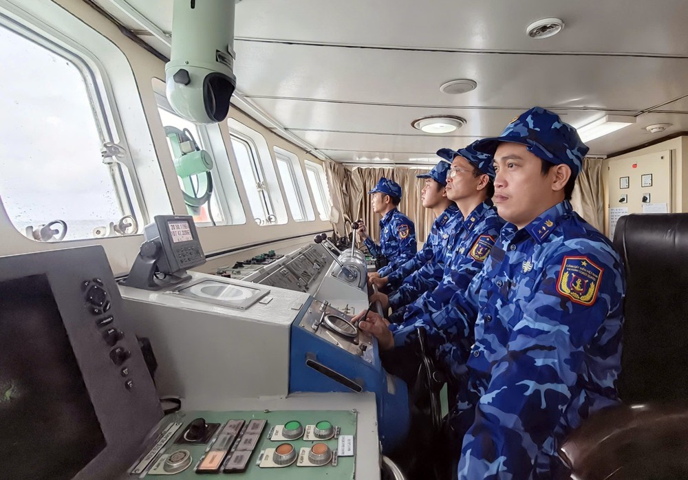 Ứng phó bão số 1: Quảng Ninh tạm ngừng cấp phép tàu thuyền ra khơi - Ảnh 2. Ứng phó bão số 1: Quảng Ninh tạm ngừng cấp phép tàu thuyền ra khơi - Ảnh 2.