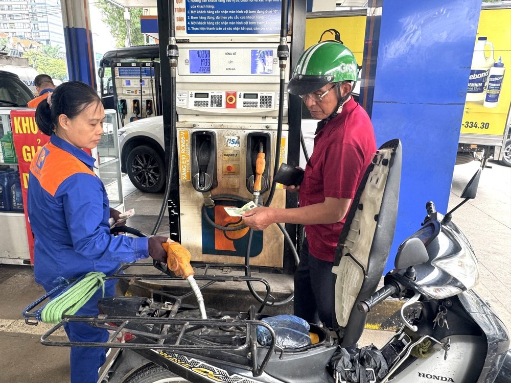 Một số chỉ số không khí cải thiện đáng kể sau một tháng dùng xăng sinh học E10 - Ảnh 1. Một số chỉ số không khí cải thiện đáng kể sau một tháng dùng xăng sinh học E10 - Ảnh 1.