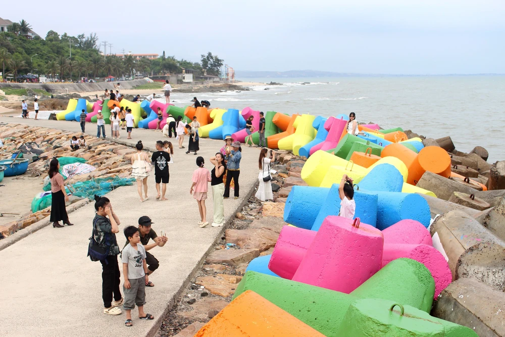 Xu hướng du lịch hè dịch chuyển về những địa điểm quen thuộc, di chuyển thuận tiện - Ảnh 1. Xu hướng du lịch hè dịch chuyển về những địa điểm quen thuộc, di chuyển thuận tiện - Ảnh 1.
