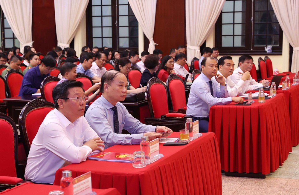 Tiếp tục đổi mới toàn diện công tác tuyên giáo và dân vận, đáp ứng yêu cầu phát triển đất nước - Ảnh 4. Tiếp tục đổi mới toàn diện công tác tuyên giáo và dân vận, đáp ứng yêu cầu phát triển đất nước - Ảnh 4.