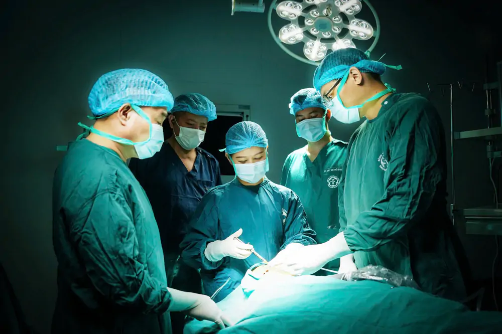 Bệnh viện Bạch Mai cơ sở Ninh Bình phẫu thuật thành công ca chấn thương hàm mặt phức tạp - Ảnh 1. Bệnh viện Bạch Mai cơ sở Ninh Bình phẫu thuật thành công ca chấn thương hàm mặt phức tạp - Ảnh 1.