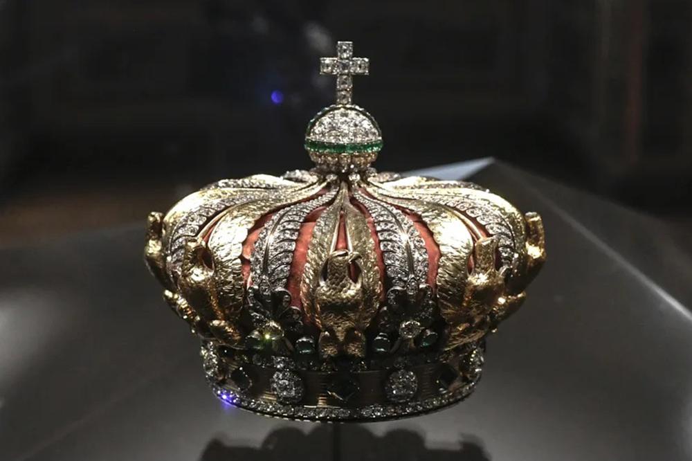 Bảo tàng Louvre thay đổi cách trưng bày sau vụ trộm táo tợn - Ảnh 2.
