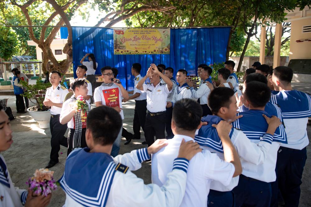 Trương Trần Anh Duy ra mắt MV "Nguyện": Khắc họa ý chí, bản lĩnh người lính Hải quân - Ảnh 4. Trương Trần Anh Duy ra mắt MV "Nguyện": Khắc họa ý chí, bản lĩnh người lính Hải quân - Ảnh 4.