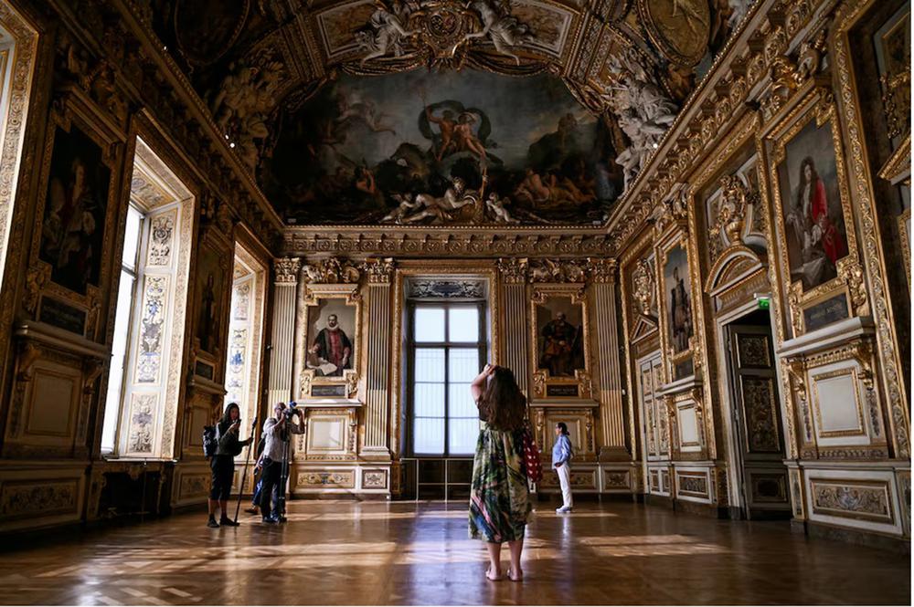 Bảo tàng Louvre thay đổi cách trưng bày sau vụ trộm táo tợn - Ảnh 4.