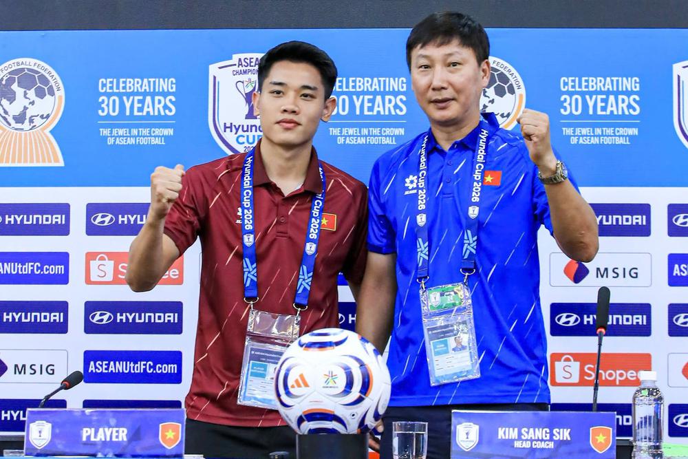 VIDEO ASEAN Cup 2026: HLV Kim Sang Sik tự tin tuyển Việt Nam sẽ đánh bại Singapore - Ảnh 2. VIDEO ASEAN Cup 2026: HLV Kim Sang Sik tự tin tuyển Việt Nam sẽ đánh bại Singapore - Ảnh 2.