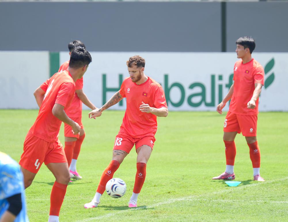 Singapore và Indonesia sẽ định hình tham vọng của bóng đá Việt Nam - Ảnh 2. Singapore và Indonesia sẽ định hình tham vọng của bóng đá Việt Nam - Ảnh 2.