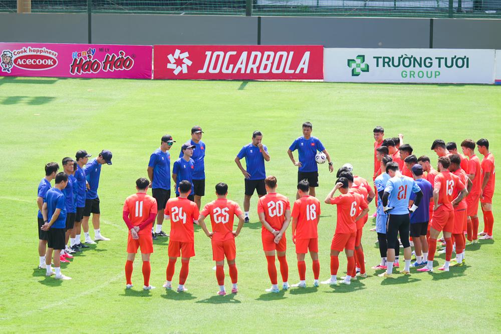 Singapore và Indonesia sẽ định hình tham vọng của bóng đá Việt Nam - Ảnh 1. Singapore và Indonesia sẽ định hình tham vọng của bóng đá Việt Nam - Ảnh 1.