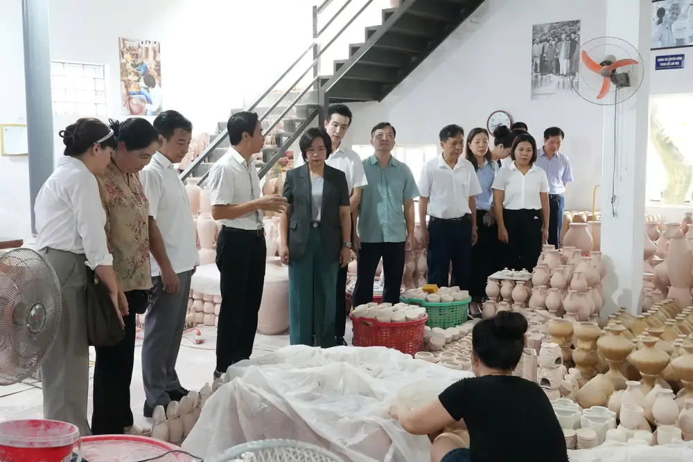 Phát triển kinh tế tập thể gắn với bảo tồn và phát huy giá trị làng nghề - Ảnh 6. Phát triển kinh tế tập thể gắn với bảo tồn và phát huy giá trị làng nghề - Ảnh 6.