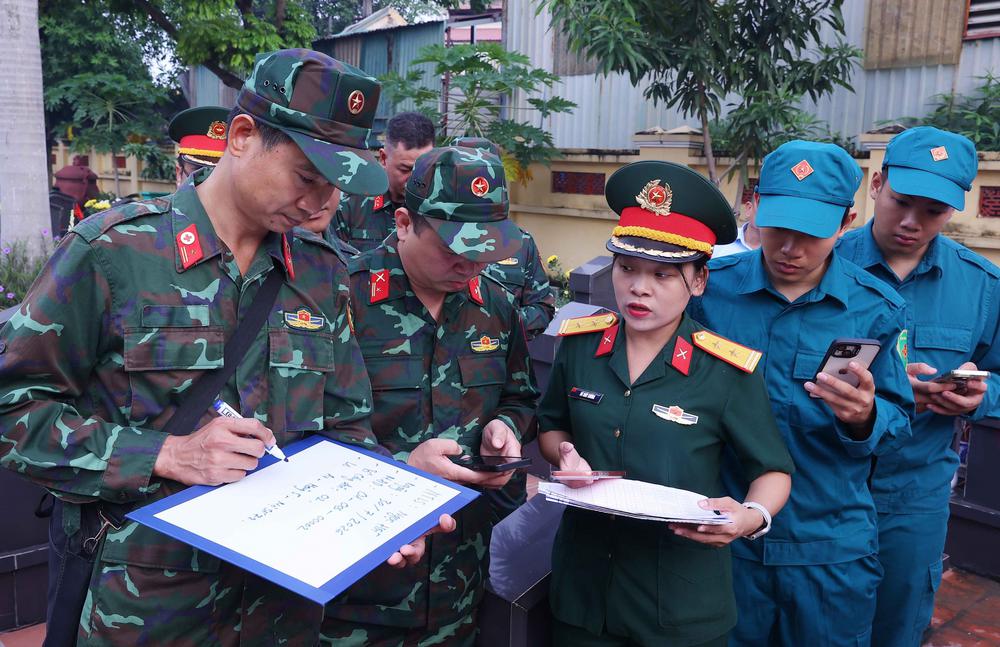 Hà Nội triển khai việc khai quật, lấy mẫu và bàn giao mẫu hài cốt liệt sĩ - Ảnh 9.