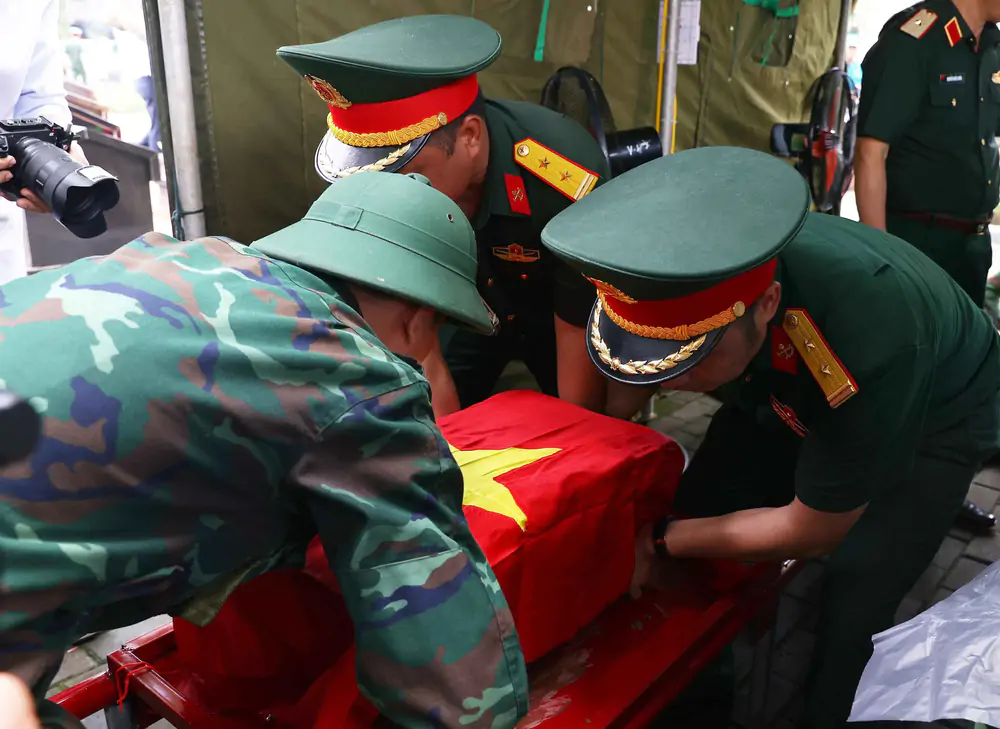 Hà Nội triển khai việc khai quật, lấy mẫu và bàn giao mẫu hài cốt liệt sĩ - Ảnh 19.