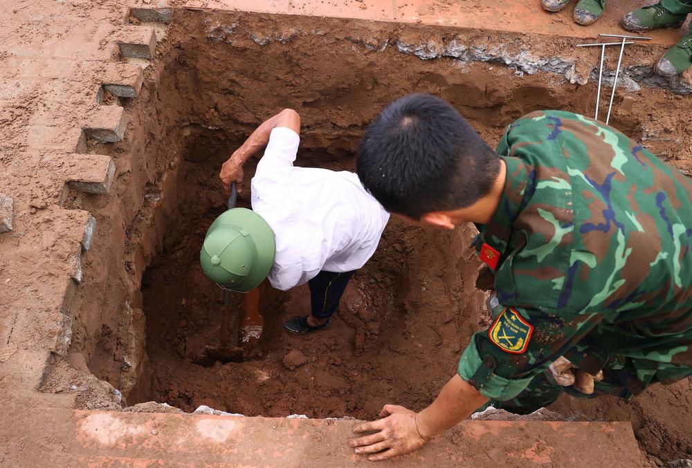 Hà Nội triển khai việc khai quật, lấy mẫu và bàn giao mẫu hài cốt liệt sĩ - Ảnh 14.