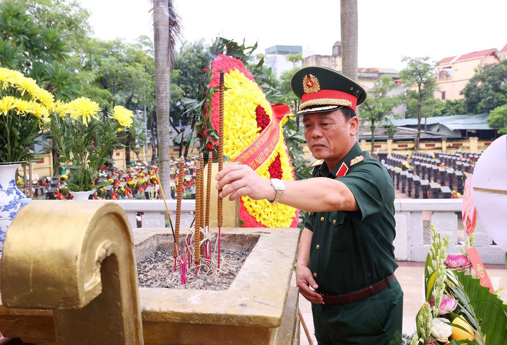 Hà Nội triển khai việc khai quật, lấy mẫu và bàn giao mẫu hài cốt liệt sĩ - Ảnh 3.