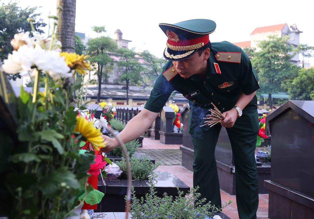 Hà Nội triển khai việc khai quật, lấy mẫu và bàn giao mẫu hài cốt liệt sĩ - Ảnh 4.