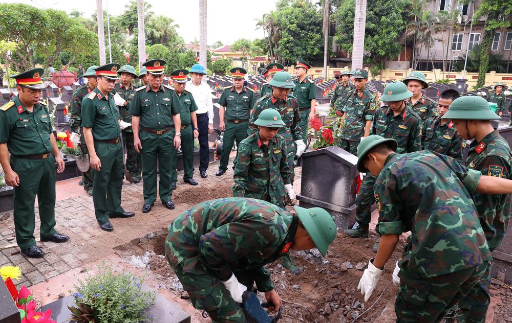 Hà Nội triển khai việc khai quật, lấy mẫu và bàn giao mẫu hài cốt liệt sĩ - Ảnh 11.