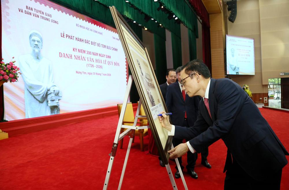 Phát hành bộ tem Kỷ niệm 300 năm Ngày sinh danh nhân văn hóa Lê Quý Đôn - Ảnh 1.