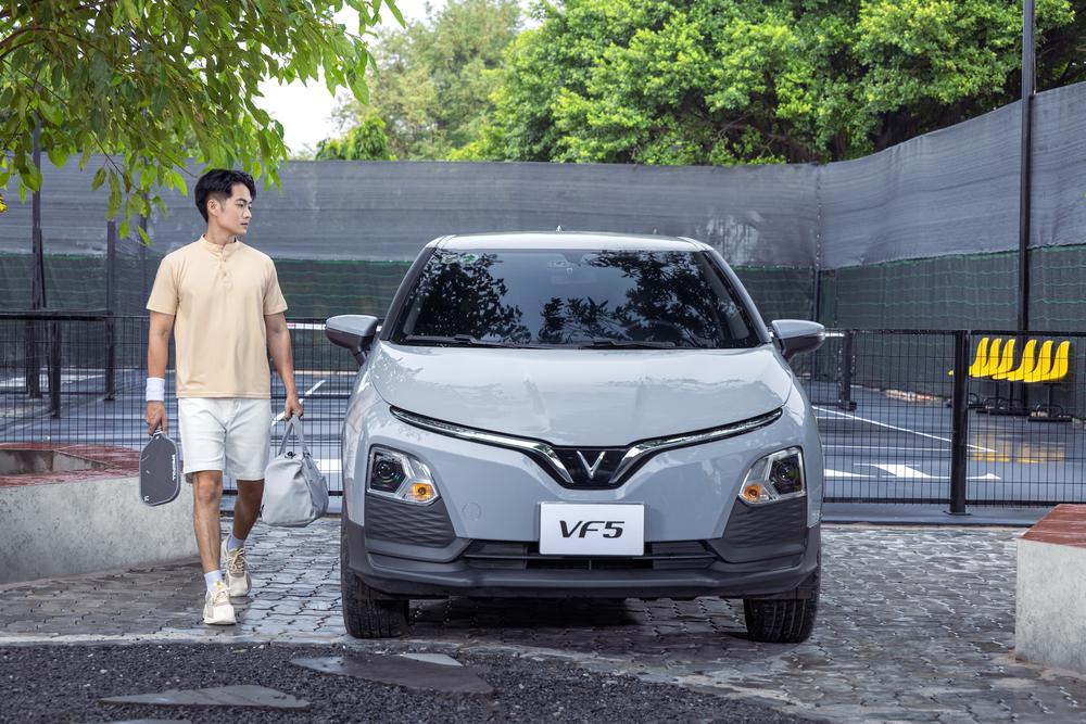 Vì sao VinFast VF 5 là "ô tô quốc dân" cho lái mới? - Ảnh 3. Vì sao VinFast VF 5 là "ô tô quốc dân" cho lái mới? - Ảnh 3.