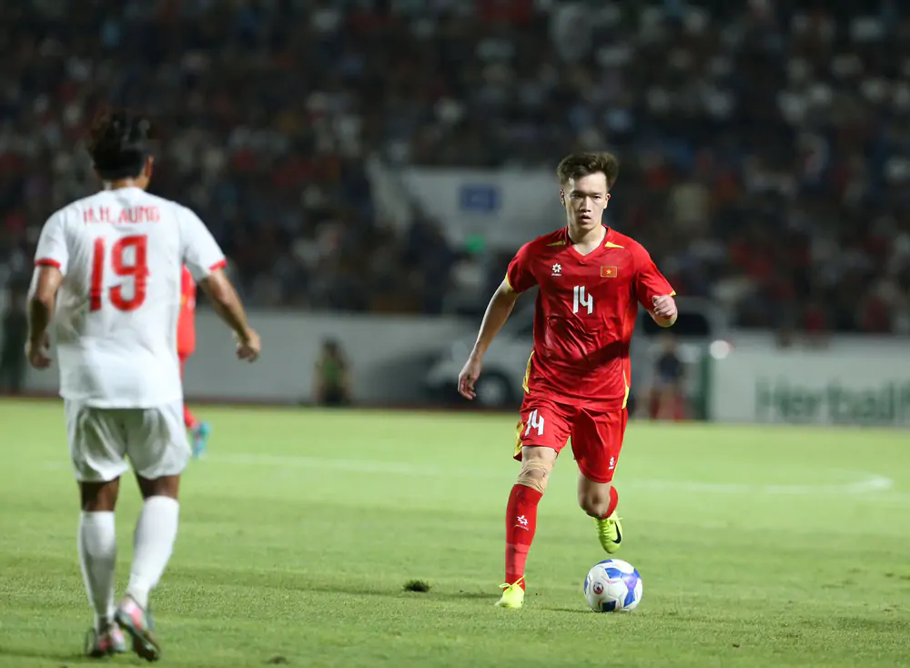 ĐT Việt Nam ở ASEAN Cup 2026 thiếu một tiền vệ trung tâm đúng nghĩa - Ảnh 2.