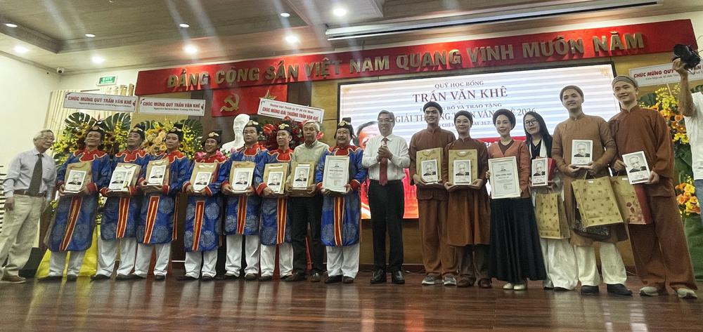 2 tập thể và 6 cá nhân được trao Giải thưởng Trần Văn Khê  - Ảnh 1.
