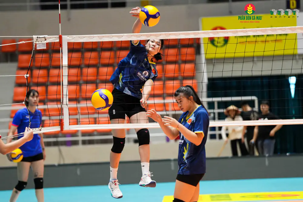 Trong bối cảnh VTV Cup năm nay có thể phải hoãn, hai chặng đấu của SEA V.Cup 2026 gần như là cơ hội quan trọng cuối cùng để tuyển bóng chuyền nữ Việt Nam “luyện công” trước khi tham dự giải vô địch Châu Á và ASIAD 2026. Ảnh: VFV