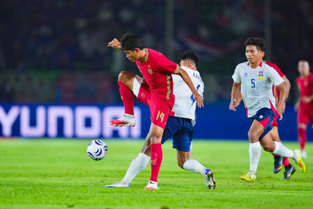 VIDEO ASEAN Cup 2026: Trẻ hóa đội hình, Thái Lan bị hoài nghi về khả năng cạnh tranh ngôi vô địch - Ảnh 1. VIDEO ASEAN Cup 2026: Trẻ hóa đội hình, Thái Lan bị hoài nghi về khả năng cạnh tranh ngôi vô địch - Ảnh 1.