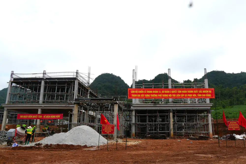 Tăng tiến độ thi công các trường vùng biên để kịp năm học mới - Ảnh 9. Tăng tiến độ thi công các trường vùng biên để kịp năm học mới - Ảnh 9.