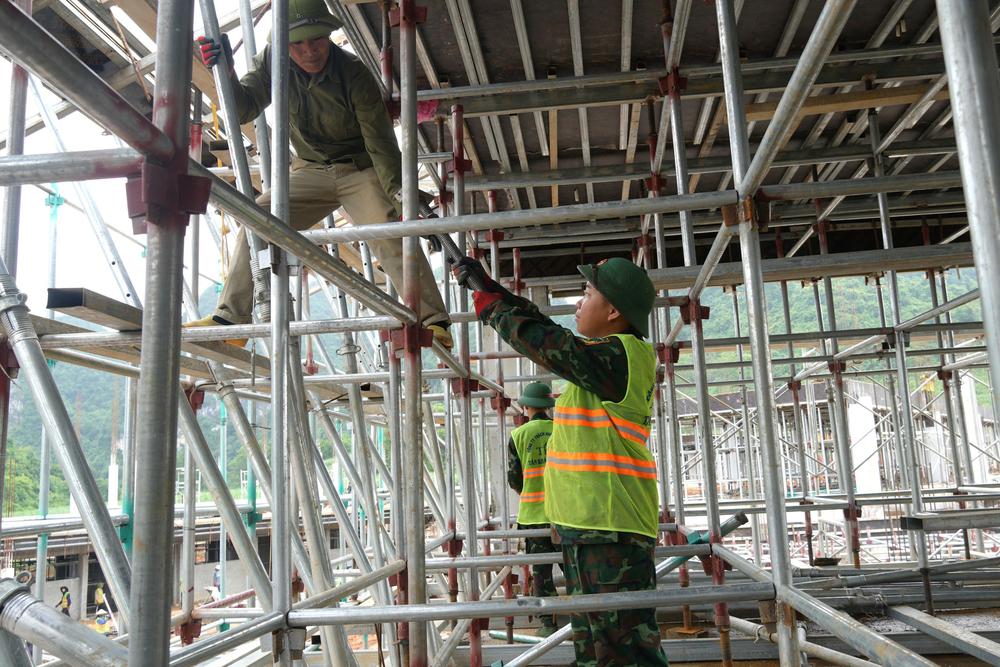 Tăng tiến độ thi công các trường vùng biên để kịp năm học mới - Ảnh 7. Tăng tiến độ thi công các trường vùng biên để kịp năm học mới - Ảnh 7.