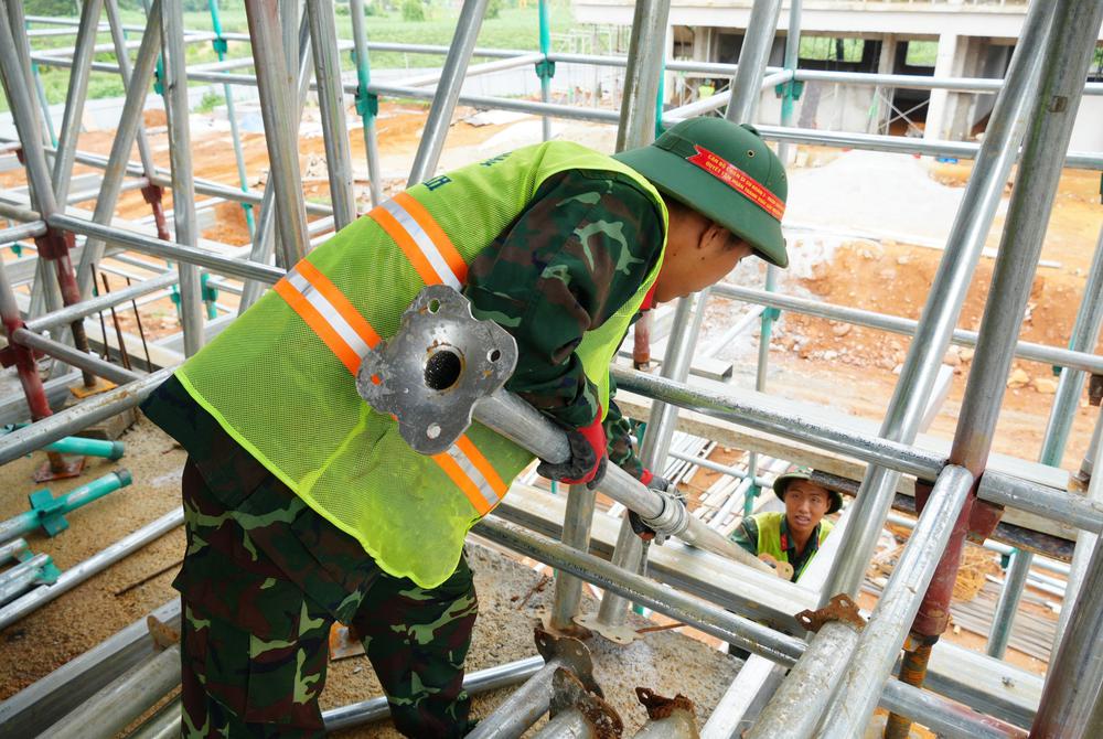 Tăng tiến độ thi công các trường vùng biên để kịp năm học mới - Ảnh 8. Tăng tiến độ thi công các trường vùng biên để kịp năm học mới - Ảnh 8.