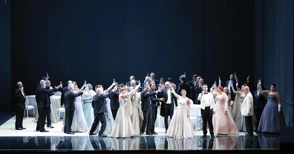 Hơn 100 nghệ sĩ Italy mang kiệt tác opera "La Traviata" đến Việt Nam - Ảnh 1.