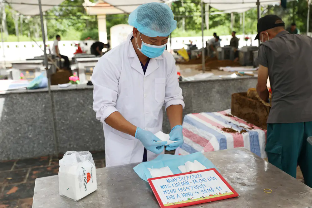 Phó Thủ tướng Phạm Thị Thanh Trà yêu cầu đẩy mạnh tìm kiếm, quy tập hài cốt liệt sĩ và nâng cao năng lực giám định ADN - Ảnh 3. Phó Thủ tướng Phạm Thị Thanh Trà yêu cầu đẩy mạnh tìm kiếm, quy tập hài cốt liệt sĩ và nâng cao năng lực giám định ADN - Ảnh 3.
