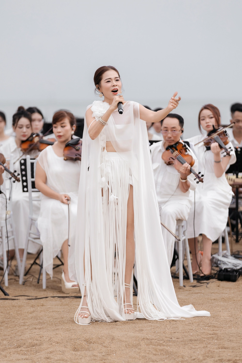 Mỹ Lệ hát mở màn, Võ Hoàng Yến làm vedette trong show VUNGOC&SON - Ảnh 2. Mỹ Lệ hát mở màn, Võ Hoàng Yến làm vedette trong show VUNGOC&SON - Ảnh 2.