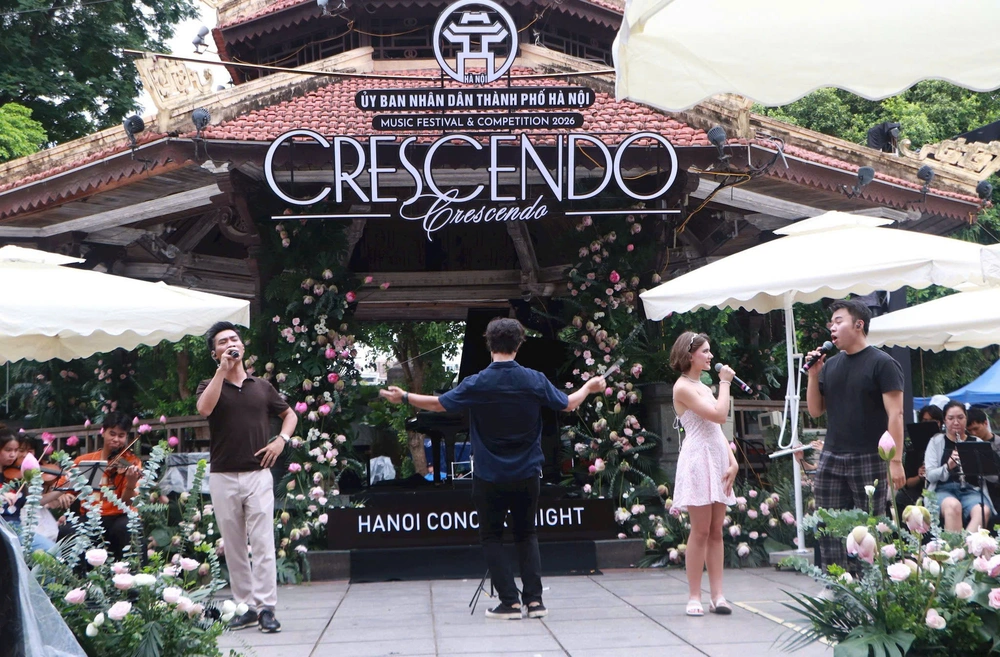 Sẵn sàng cho đêm hòa nhạc ngoài trời "Crescendo - Giao hưởng kết nối" - Ảnh 1. Sẵn sàng cho đêm hòa nhạc ngoài trời "Crescendo - Giao hưởng kết nối" - Ảnh 1.