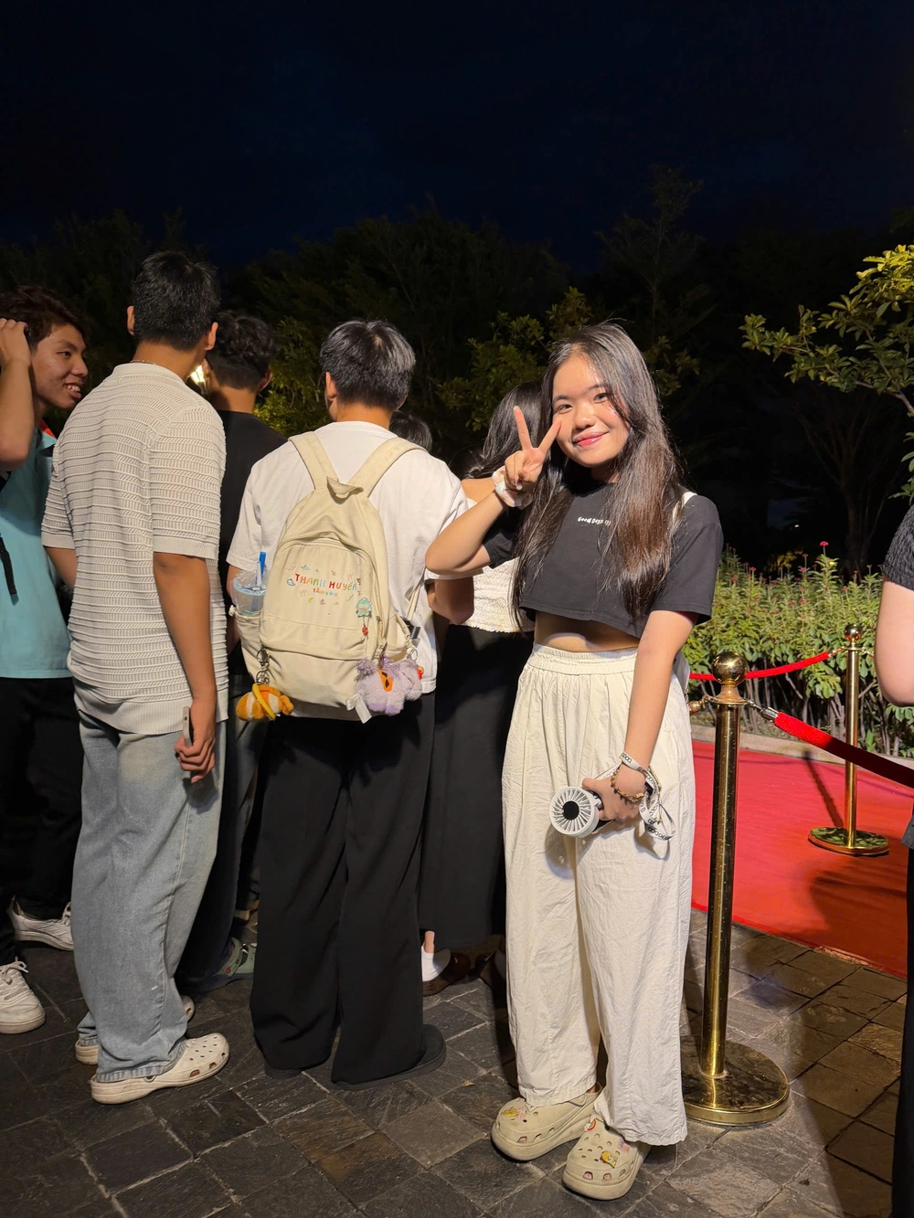 Trước giờ bế mạc DANAFF IV: Thảm đỏ rực sáng, khán giả háo hức chờ đêm trao giải - Ảnh 4.
