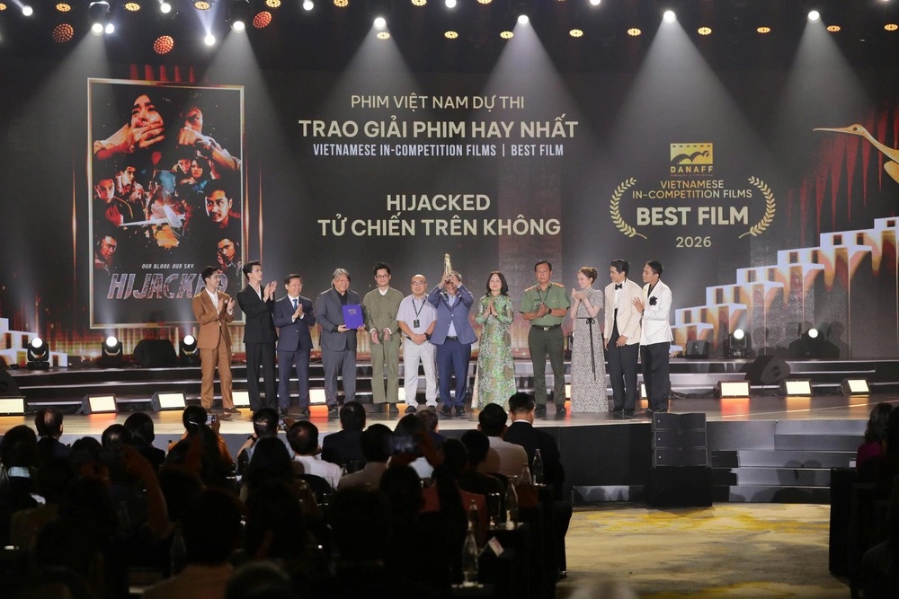 "Tử chiến trên không" giành cú đúp giải thưởng tại DANAFF IV - Ảnh 7. "Tử chiến trên không" giành cú đúp giải thưởng tại DANAFF IV - Ảnh 7.