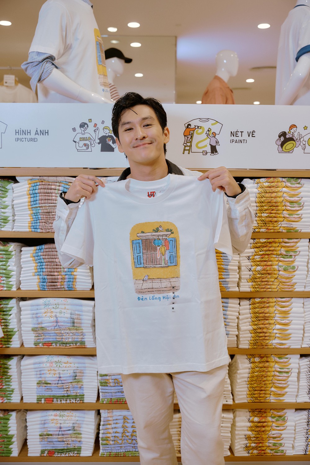 Thiên Minh háo hức khi UNIQLO mở cửa hàng đầu tiên tại Đà Nẵng - Ảnh 2. Thiên Minh háo hức khi UNIQLO mở cửa hàng đầu tiên tại Đà Nẵng - Ảnh 2.