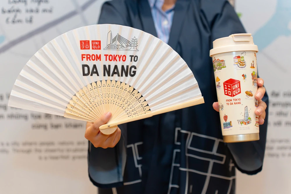 Thiên Minh háo hức khi UNIQLO mở cửa hàng đầu tiên tại Đà Nẵng - Ảnh 5. Thiên Minh háo hức khi UNIQLO mở cửa hàng đầu tiên tại Đà Nẵng - Ảnh 5.